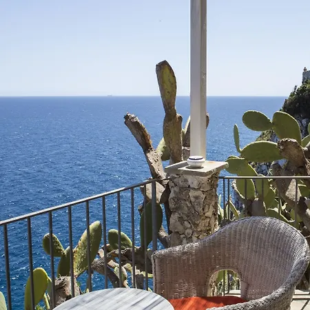 بيكولو موندو 4* Castro (Lecce)