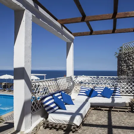 بيكولو موندو 4* Castro (Lecce)